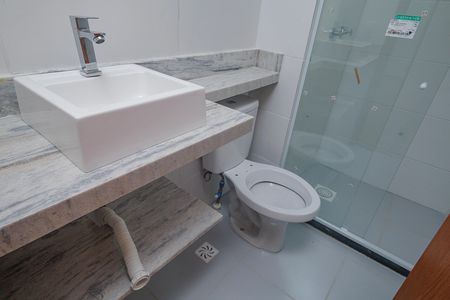 Banheiro de apartamento para alugar com 2 quartos, 48m² em Campo Grande, Rio de Janeiro