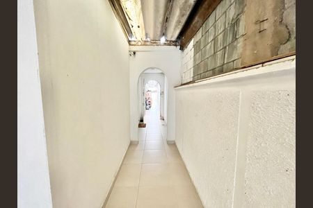 Casa à venda com 189m², 4 quartos e 4 vagas Casa à venda com 189m², 4 quartos e 4 vagasGaragem / Entrada