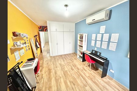 Casa à venda com 189m², 4 quartos e 4 vagas Casa à venda com 189m², 4 quartos e 4 vagasQuarto 3 - Suíte