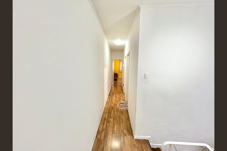 Casa à venda com 189m², 4 quartos e 4 vagas Casa à venda com 189m², 4 quartos e 4 vagasCorredor