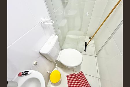 Casa à venda com 189m², 4 quartos e 4 vagas Casa à venda com 189m², 4 quartos e 4 vagasBanheiro da Edícula