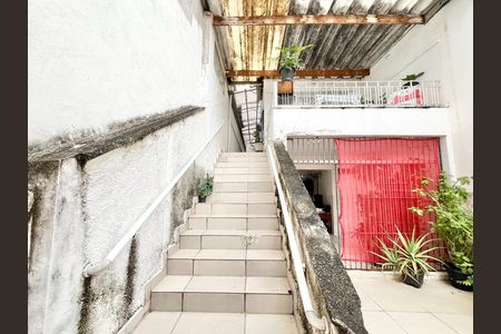 Casa à venda com 189m², 4 quartos e 4 vagas Casa à venda com 189m², 4 quartos e 4 vagasEscada