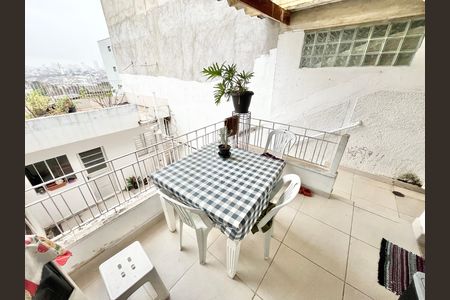 Casa à venda com 189m², 4 quartos e 4 vagas Casa à venda com 189m², 4 quartos e 4 vagasVaranda