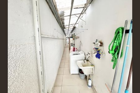 Casa à venda com 189m², 4 quartos e 4 vagas Casa à venda com 189m², 4 quartos e 4 vagasÁrea de Serviço / Corredor