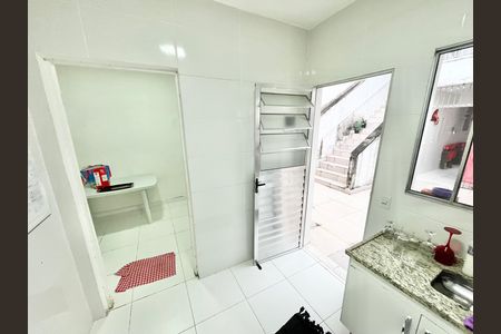 Casa à venda com 189m², 4 quartos e 4 vagas Casa à venda com 189m², 4 quartos e 4 vagasCozinha / Edícula
