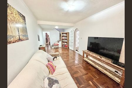 Casa à venda com 189m², 4 quartos e 4 vagas Casa à venda com 189m², 4 quartos e 4 vagasSala