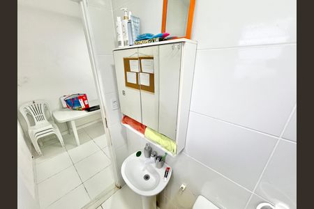 Casa à venda com 189m², 4 quartos e 4 vagas Casa à venda com 189m², 4 quartos e 4 vagasBanheiro da Edícula