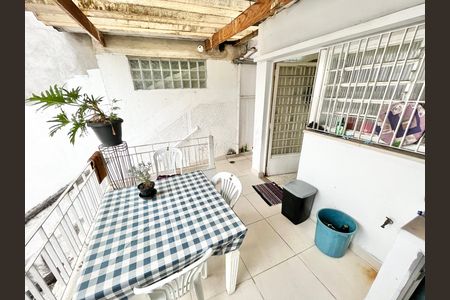 Casa à venda com 189m², 4 quartos e 4 vagas Casa à venda com 189m², 4 quartos e 4 vagasVaranda
