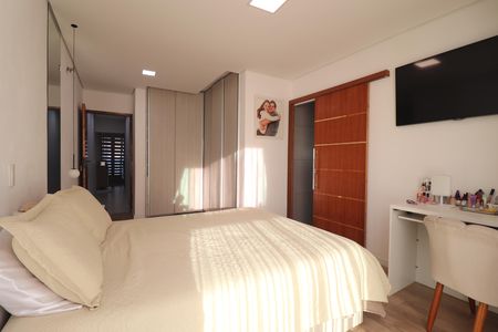 Casa de condomínio à venda com 250m², 3 quartos e 4 vagasQuarto 1 suíte