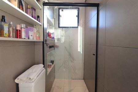 Casa de condomínio à venda com 250m², 3 quartos e 4 vagasBanheiro Quarto 2 suíte