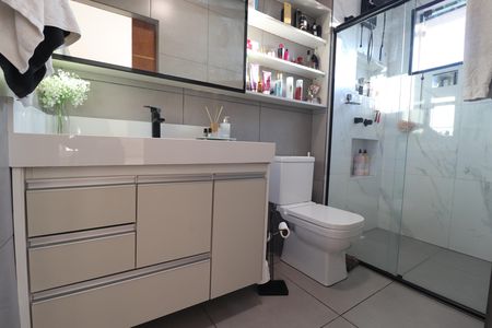 Casa de condomínio à venda com 250m², 3 quartos e 4 vagasBanheiro Quarto 1 suíte