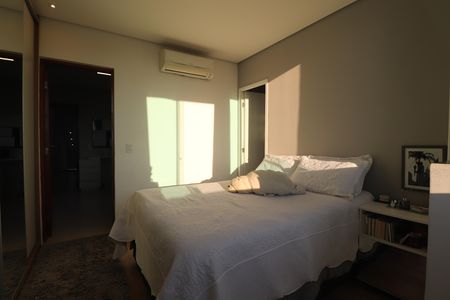 Casa de condomínio à venda com 250m², 3 quartos e 4 vagasQuarto 2 suíte