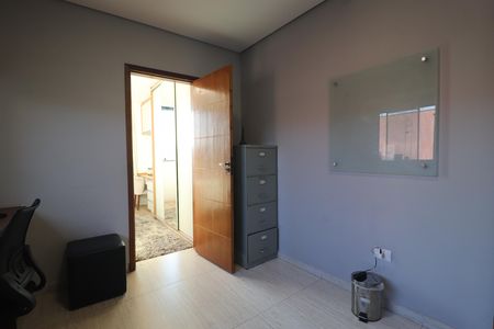 Casa de condomínio à venda com 250m², 3 quartos e 4 vagasEscritório