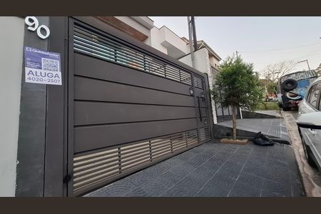Casa de condomínio à venda com 250m², 3 quartos e 4 vagas Casa de condomínio à venda com 250m², 3 quartos e 4 vagasFachada