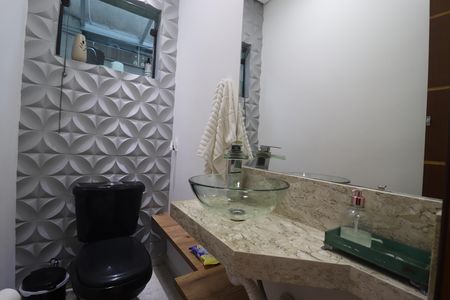 Casa de condomínio à venda com 250m², 3 quartos e 4 vagasLavabo