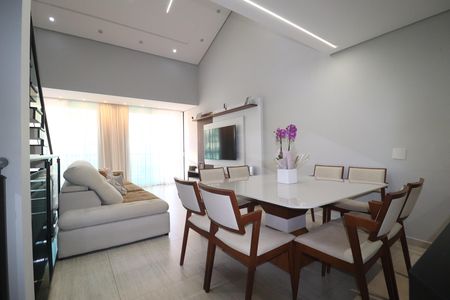 Casa de condomínio à venda com 250m², 3 quartos e 4 vagasSala