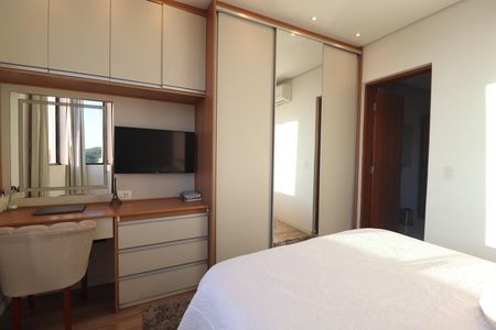 Casa de condomínio à venda com 250m², 3 quartos e 4 vagasQuarto 2 suíte