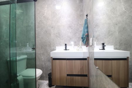 Casa de condomínio à venda com 250m², 3 quartos e 4 vagasBanheiro Quarto 3 suíte