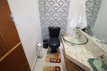 Casa de condomínio à venda com 250m², 3 quartos e 4 vagasLavabo
