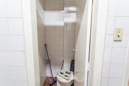 Apartamento à venda com 140m², 4 quartos e sem vaga Apartamento à venda com 140m², 4 quartos e sem vagaBanheiro de serviço