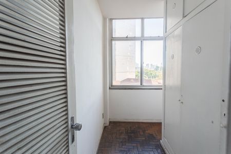 Apartamento à venda com 140m², 4 quartos e sem vaga Apartamento à venda com 140m², 4 quartos e sem vagaCloset da Suíte
