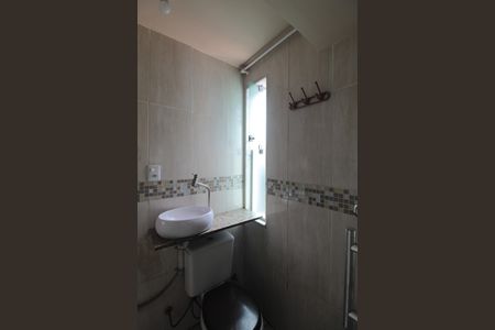 Banheiro de kitnet/studio para alugar com 1 quarto, 40m² em Serrano, Belo Horizonte