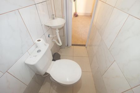 Casa à venda com 142m², 2 quartos e 2 vagas Casa à venda com 142m², 2 quartos e 2 vagasBanheiro Social 2