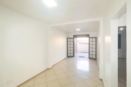 Casa à venda com 142m², 2 quartos e 2 vagas Casa à venda com 142m², 2 quartos e 2 vagasSala