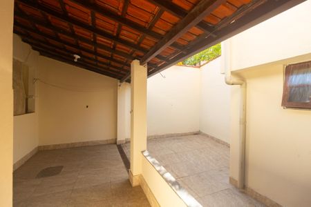 Casa à venda com 142m², 2 quartos e 2 vagas Casa à venda com 142m², 2 quartos e 2 vagasVaranda