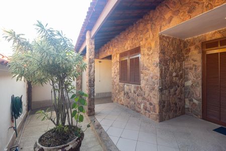 Casa à venda com 142m², 2 quartos e 2 vagas Casa à venda com 142m², 2 quartos e 2 vagasQuintal