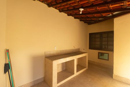 Casa à venda com 142m², 2 quartos e 2 vagas Casa à venda com 142m², 2 quartos e 2 vagasVaranda