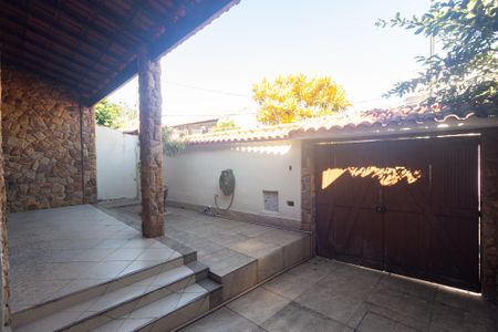 Casa à venda com 142m², 2 quartos e 2 vagas Casa à venda com 142m², 2 quartos e 2 vagasGaragem