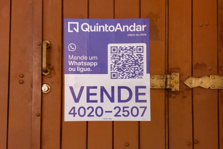 Casa à venda com 142m², 2 quartos e 2 vagas Casa à venda com 142m², 2 quartos e 2 vagasPlaquinha