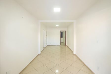 Casa à venda com 142m², 2 quartos e 2 vagas Casa à venda com 142m², 2 quartos e 2 vagasSala