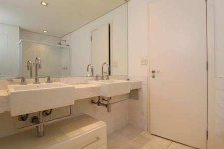 Apartamento para alugar com 134m², 2 quartos e 2 vagasBanheiro da Suíte 2