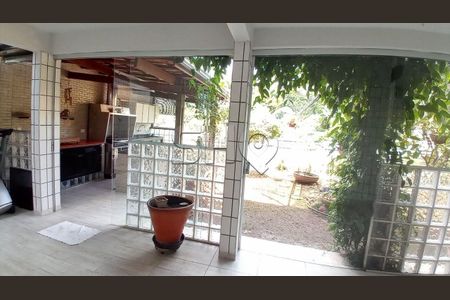 Casa à venda com 4 quartos, 256m² em Vila Inah, São Paulo