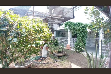 Casa à venda com 4 quartos, 256m² em Vila Inah, São Paulo