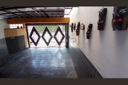 Casa à venda com 4 quartos, 256m² em Vila Inah, São Paulo