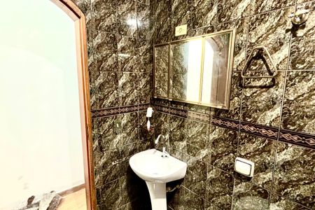 Casa para alugar com 420m², 4 quartos e 6 vagasBanheiro 2