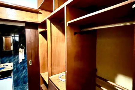 Casa para alugar com 420m², 4 quartos e 6 vagasCloset