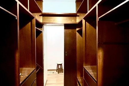 Casa para alugar com 420m², 4 quartos e 6 vagasCloset