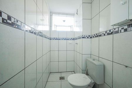 Banheiro de apartamento para alugar com 1 quarto, 45m² em Jardim Sabará, Porto Alegre