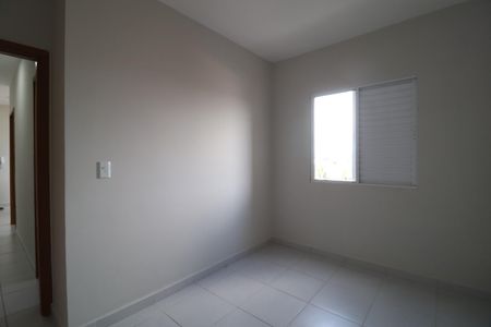 Quarto 2 de apartamento para alugar com 2 quartos, 52m² em Residencial Integração, Uberlândia