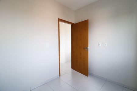 Quarto 1 de apartamento para alugar com 2 quartos, 52m² em Residencial Integração, Uberlândia