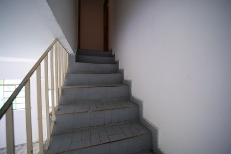 Casa para alugar com 80m², 2 quartos e 1 vagaEscada