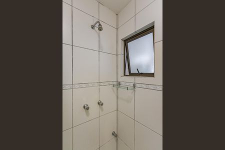 Banheiro de apartamento para alugar com 1 quarto, 42m² em Bom Jesus, Porto Alegre