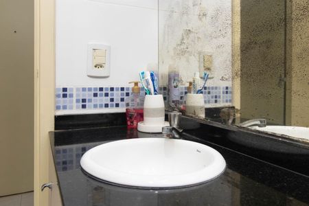 Banheiro de apartamento para alugar com 1 quarto, 43m² em Santa Tereza, Porto Alegre