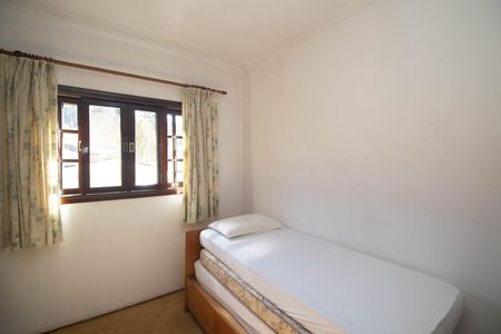 Casa à venda com 700m², 5 quartos e 8 vagas Casa à venda com 700m², 5 quartos e 8 vagasQuarto 2