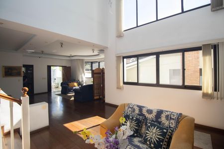 Casa à venda com 700m², 5 quartos e 8 vagas Casa à venda com 700m², 5 quartos e 8 vagasSala
