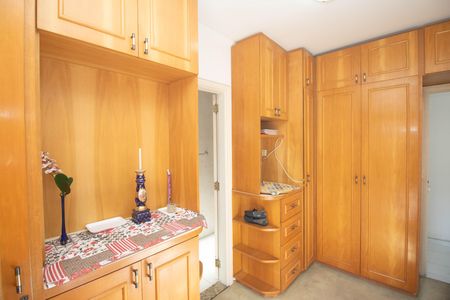 Casa à venda com 700m², 5 quartos e 8 vagas Casa à venda com 700m², 5 quartos e 8 vagasSuíte 3